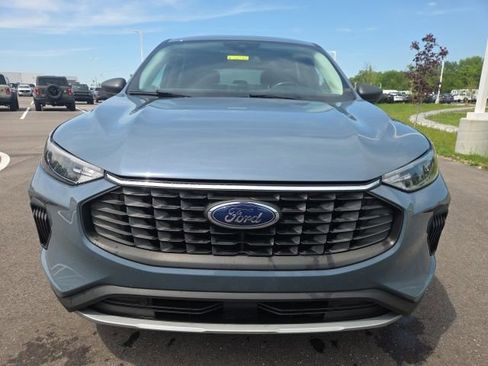 Used 2023 Ford Escape Active w/ Cold Weather Package FWD image 3