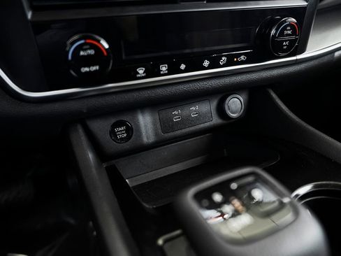 Used 2024 Nissan Rogue SV FWD image 42