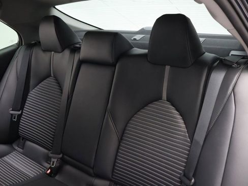 Certified 2019 Toyota Camry SE image 18