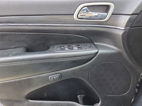 Used 2020 Jeep Grand Cherokee Limited w/ Trailer Tow Group IV image 27