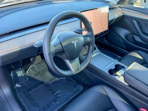 Used 2023 Tesla Model 3 Standard Range image 9