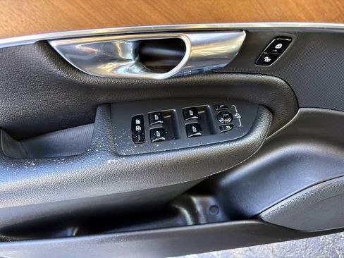 Used 2021 Volvo XC90 T8 Inscription Expression w/ Climate Package image 13