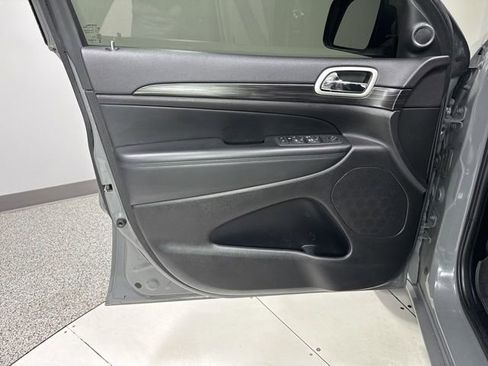 Used 2021 Jeep Grand Cherokee Laredo X AWD/4WD image 11