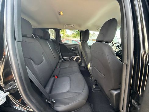 Used 2017 Jeep Renegade Latitude AWD/4WD image 24