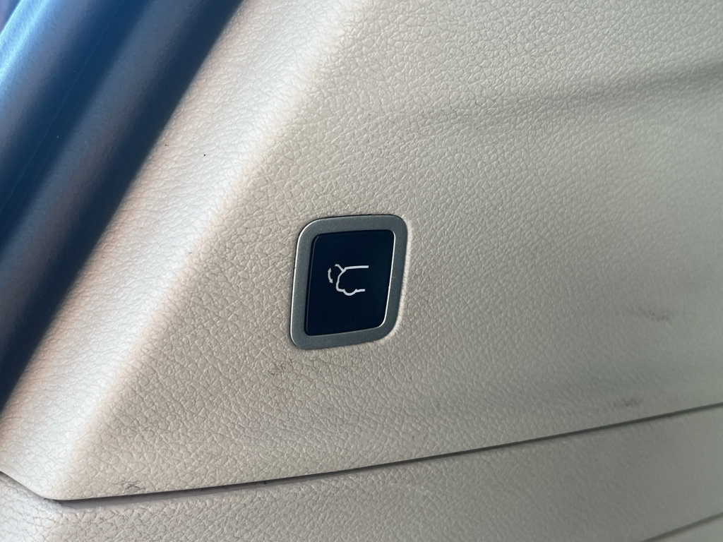 Used 2023 Chrysler Pacifica Touring-L FWD image 48