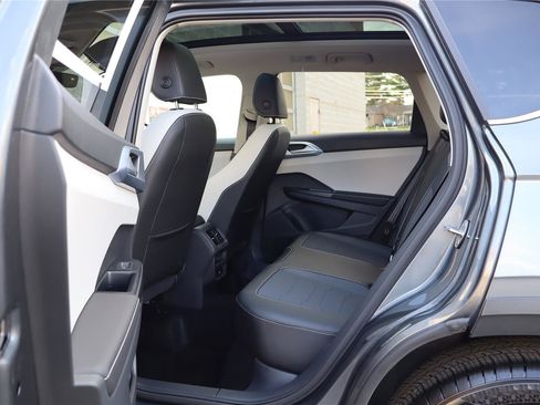New 2026 Volkswagen Taos SE AWD/4WD image 23