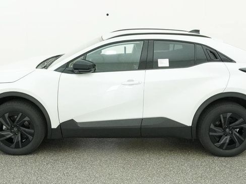 New 2026 Toyota C-HR AWD/4WD image 3