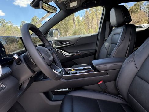 Used 2026 Chevrolet Equinox LT image 17