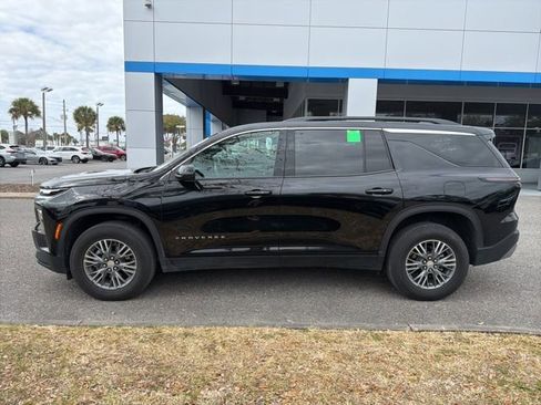 Used 2025 Chevrolet Traverse LT image 6