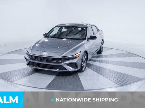 Used 2025 Hyundai Elantra Sport image 2