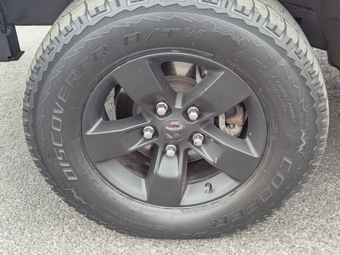 Used 2018 RAM 1500 ST w/ SXT Appearance Group AWD/4WD image 14