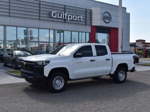 Used 2025 Chevrolet Colorado W/T RWD image 2