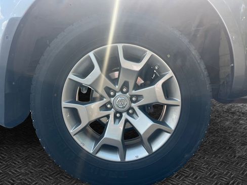 Used 2017 Nissan Frontier SL w/ Moonroof Package AWD/4WD image 11