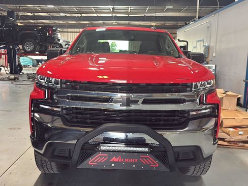 Used 2022 Chevrolet Silverado 1500 LT AWD/4WD image 2