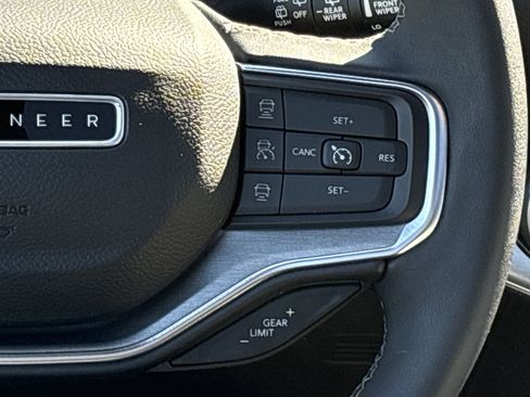 Used 2024 Jeep Wagoneer Series II image 23