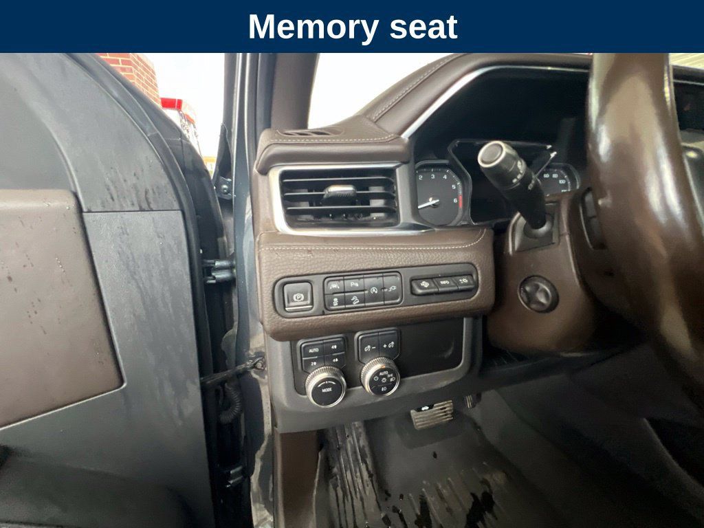 Used 2021 GMC Yukon Denali w/ Denali Premium Package AWD/4WD image 12