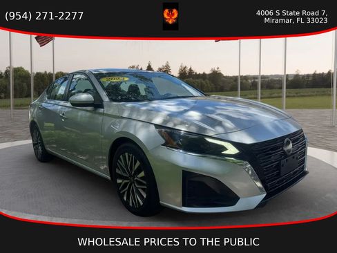 Used 2023 Nissan Altima 2.5 SV FWD image 3