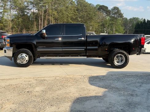Used 2018 Chevrolet Silverado 3500 LTZ w/ Duramax Plus Package image 10
