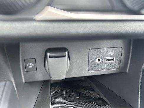 Certified 2025 Nissan Versa SV w/ Trunk Package image 31