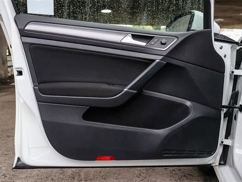 Used 2019 Volkswagen e-Golf SE w/ Driver Assistance Package image 21