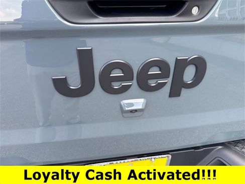 New 2025 Jeep Gladiator Sport image 12