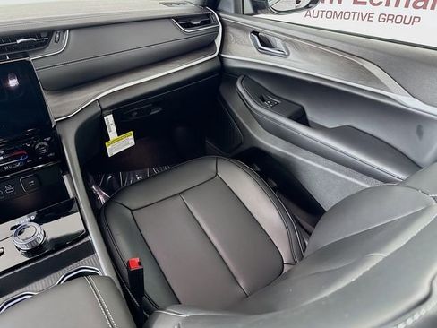 New 2025 Jeep Grand Cherokee Limited image 23