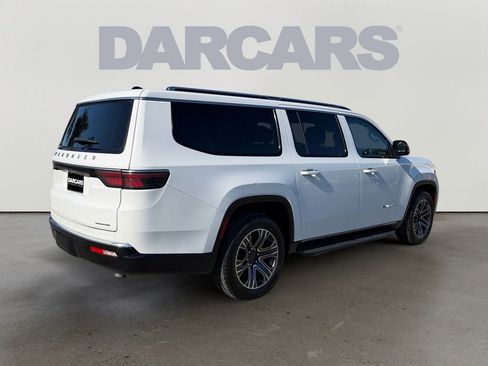 Used 2024 Jeep Wagoneer L Series II w/ Flexible Seating Group AWD/4WD image 7