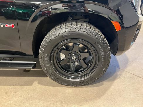 Used 2022 GMC Yukon SLT w/ SLT Luxury Package image 42