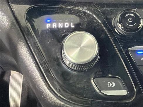 Used 2025 Chrysler Pacifica Select FWD image 29