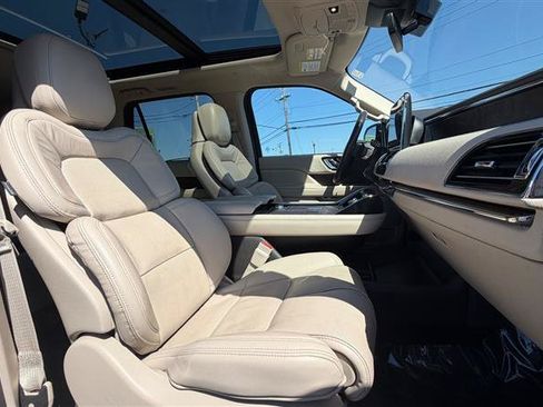 Used 2021 Lincoln Navigator Reserve w/ Luxury Package AWD/4WD image 36