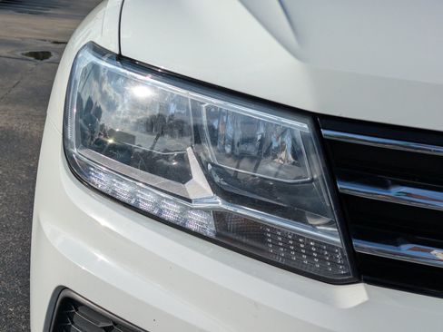 Used 2020 Volkswagen Tiguan SE w/ Panoramic Sunroof Package FWD image 8