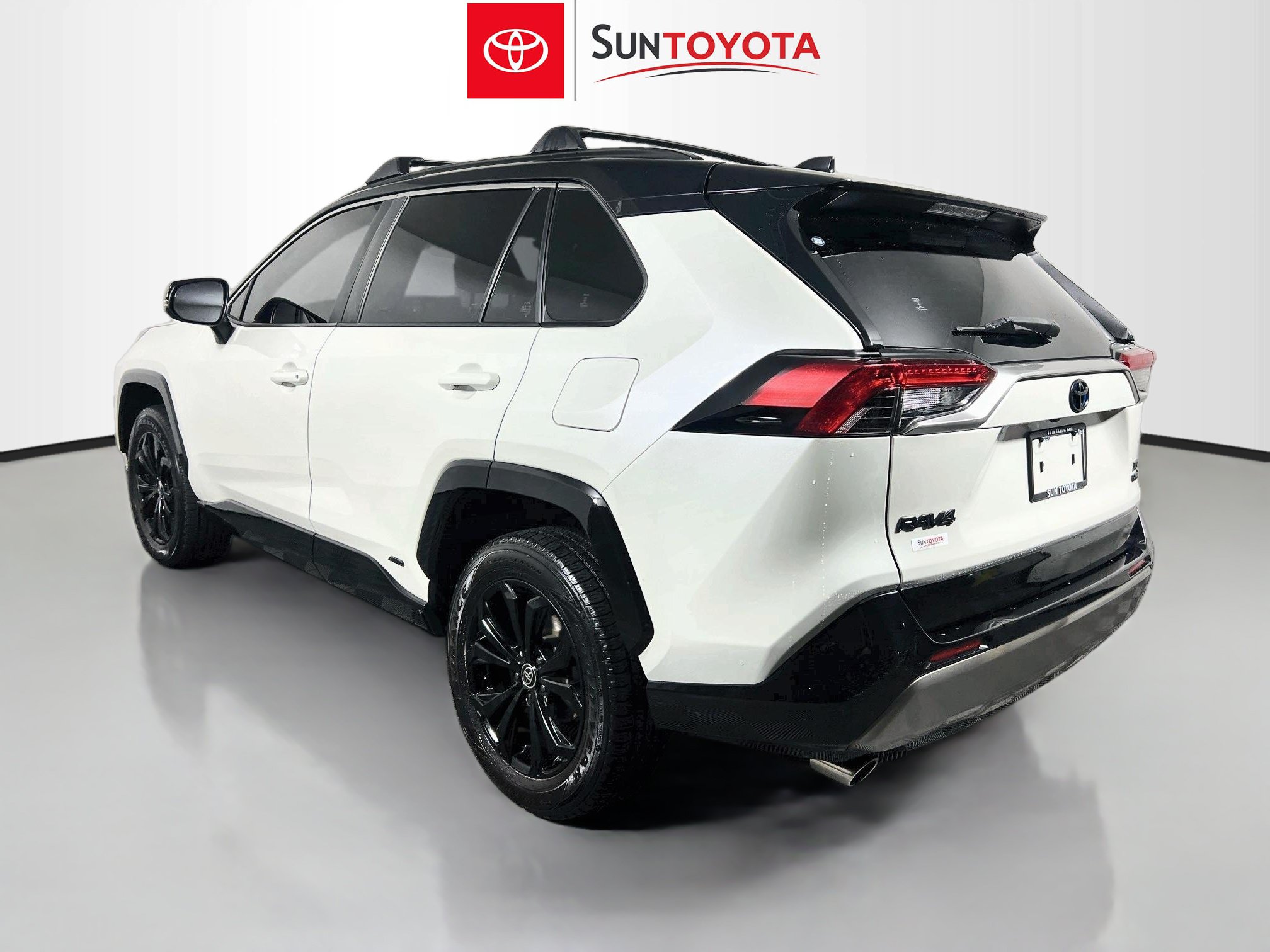 Used 2022 Toyota RAV4 XSE AWD/4WD image 6