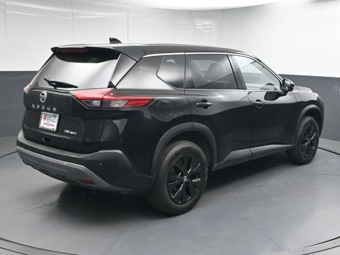 Used 2021 Nissan Rogue SV image 8