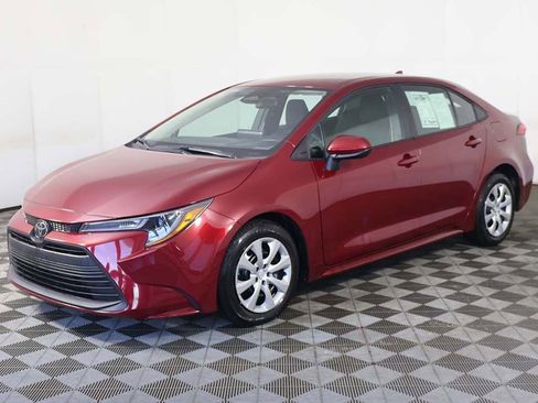 Used 2025 Toyota Corolla LE FWD image 5