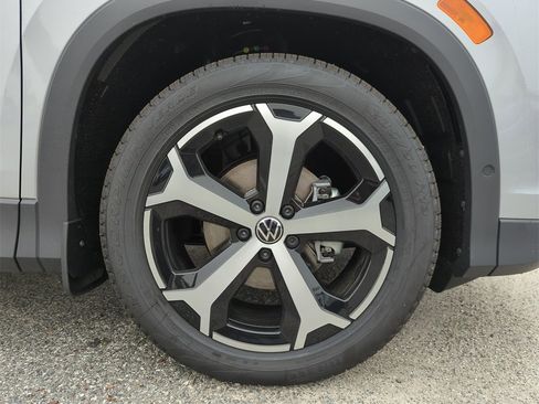 New 2026 Volkswagen Tiguan SE image 45