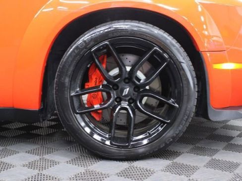 Used 2019 Dodge Challenger SXT image 6