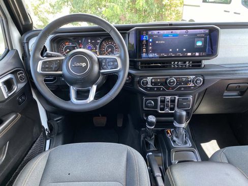 Certified 2025 Jeep Wrangler Unlimited Sahara AWD/4WD image 12