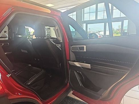 Used 2021 Ford Explorer XLT w/ Equipment Group 202A AWD/4WD image 36