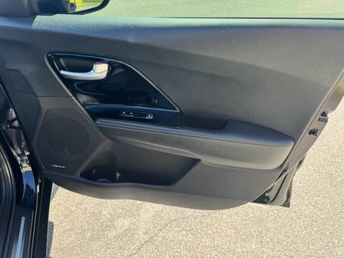 Used 2019 Kia Niro Touring FWD image 23