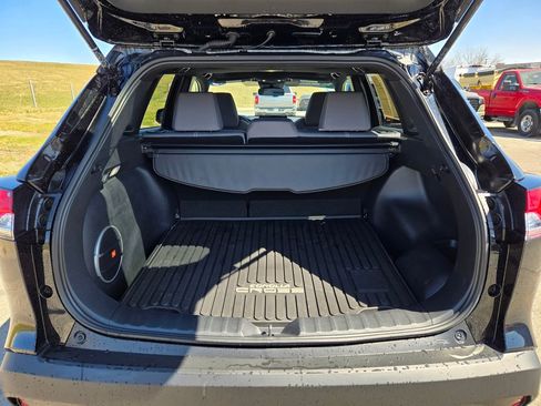 Used 2025 Toyota Corolla Cross AWD Hybrid w/ Moonroof Package image 30