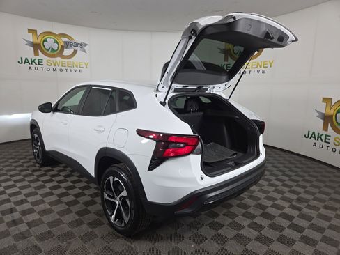 Certified 2024 Chevrolet Trax RS w/ Driver Confidence Package image 30