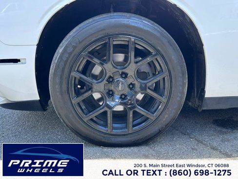 Used 2015 Dodge Challenger SXT RWD image 19