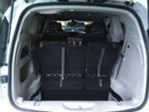 Used 2024 Chrysler Pacifica Touring-L FWD image 8