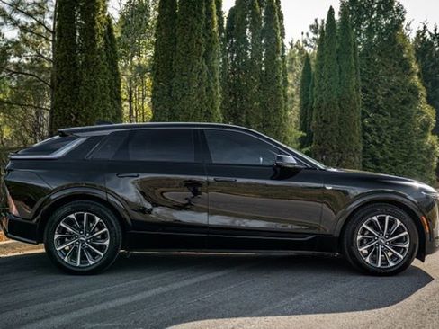 Used 2024 Cadillac Lyriq Tech image 12