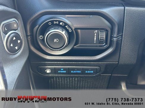 Used 2025 Jeep Wrangler Unlimited Sahara AWD/4WD image 15