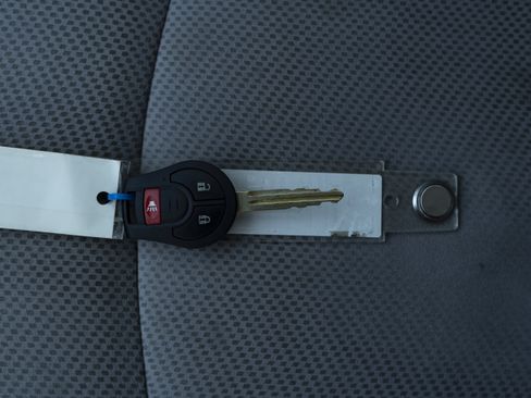Used 2013 Nissan Rogue S FWD image 35