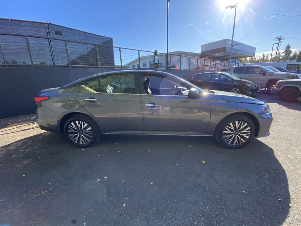 Used 2025 Nissan Altima 2.5 SV AWD/4WD image 7