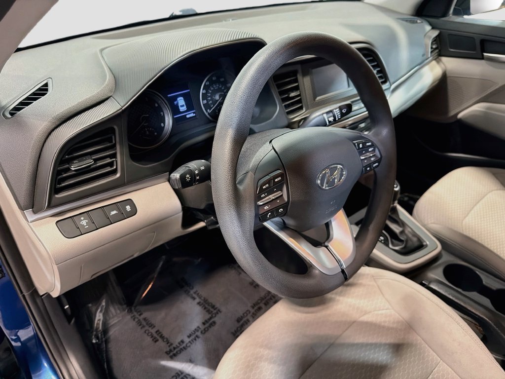 Used 2020 Hyundai Elantra SE FWD image 11