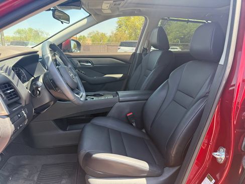 Certified 2023 Nissan Rogue SV w/ SV Premium B Package FWD image 12