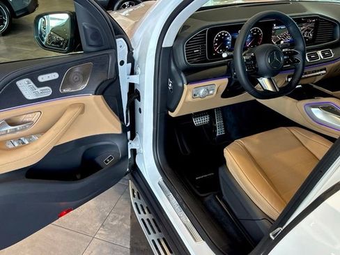 New 2026 Mercedes-Benz GLS 580 4MATIC image 9